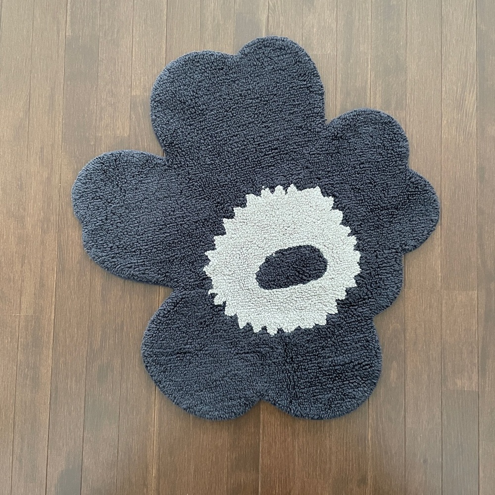 NWT marimekko unikko bathmat - charcoal x white 29.13 x 28.74"